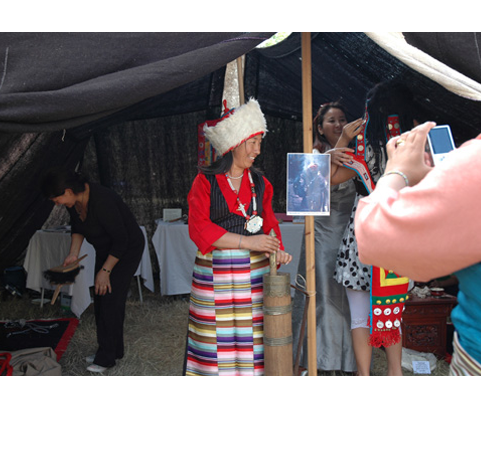 Tibetan traditional dress