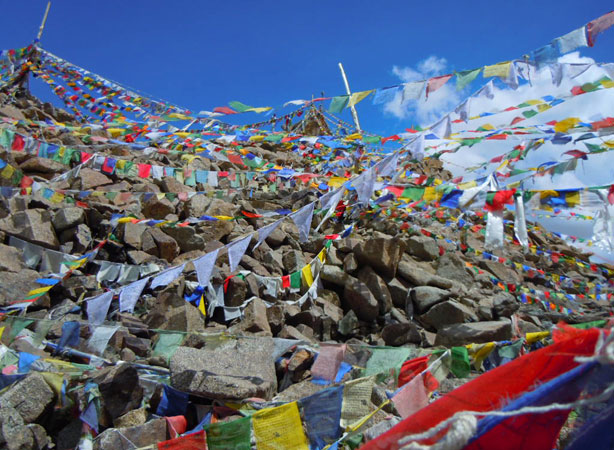 Prayer flags at Khardung La